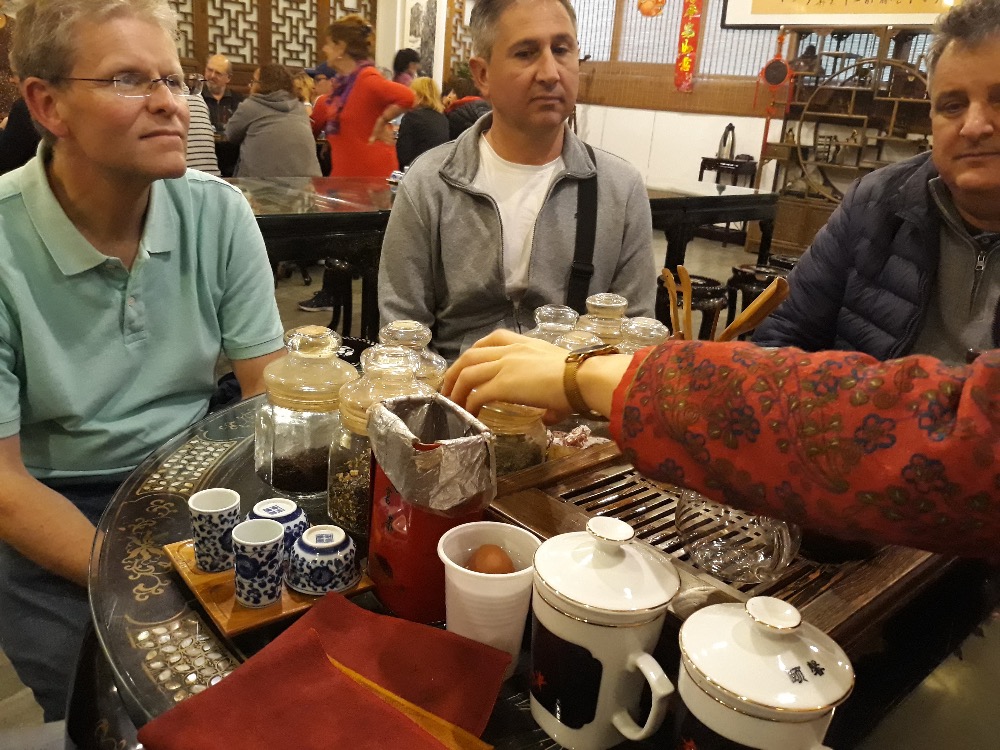 tasting Chinese tea